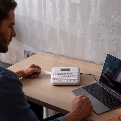 Brother PT-D410 etiquetadora de escritorio en oficina