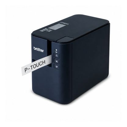 Impresora de etiquetas Brother PTP950N PTP950NWUR1 en uso sobre fondo blanco