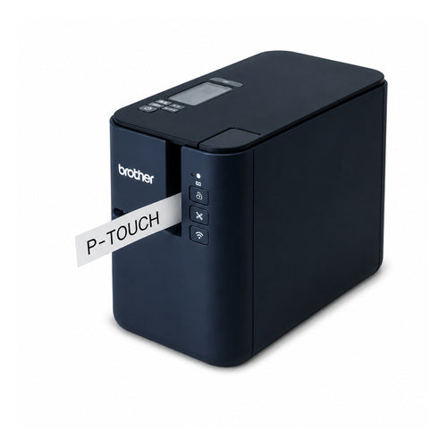 Impresora de etiquetas Brother PTP950N PTP950NWUR1 en uso sobre fondo blanco