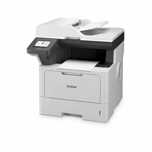 Impresora de etiquetas Brother MFC-L5710DW MFCL5710DWRE1 en uso sobre fondo blanco