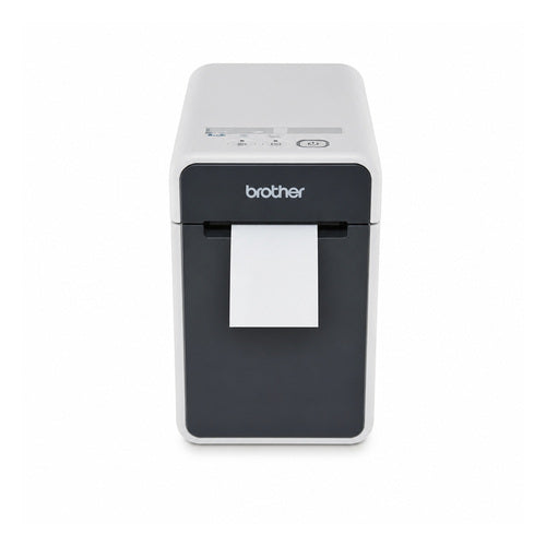Impresora de etiquetas Brother TD-2130NHC TD2130NHCXX1 en uso sobre fondo blanco