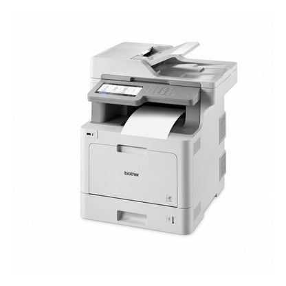 Impresora de etiquetas Brother MFC-L9570CDW MFCL9570CDWRE1 en uso sobre fondo blanco