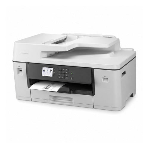 Impresora de etiquetas Brother MFC-J6540DWE MFCJ6540DWERE1 en uso sobre fondo blanco