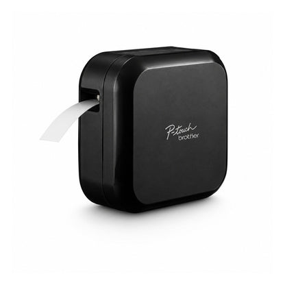 Impresora de etiquetas Brother PT-P710BTH PTP710BTHZ1 en uso sobre fondo blanco