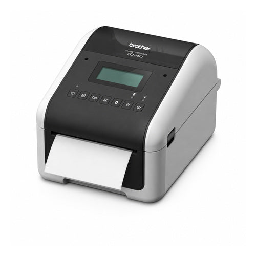 Impresora de etiquetas Brother TD-4D TD4555DNWBXX1 en uso sobre fondo blanco
