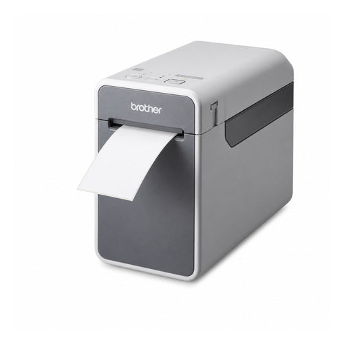 Impresora de etiquetas Brother TD-2020A TD2020AXX1 en uso sobre fondo blanco