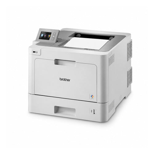 Impresora de etiquetas Brother HLL9310CDW HLL9310CDWRE1 en uso sobre fondo blanco