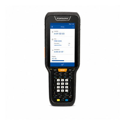 Terminal de mano Datalogic SKORPIO X5 943500019 en uso sobre fondo blanco