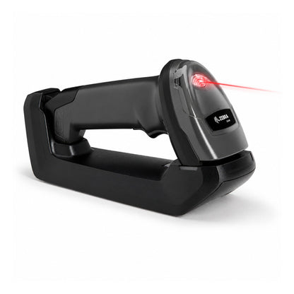 Lector de códigos de barras Zebra DS4678 negro DS4678-DP7U210EPFR en uso sobre fondo blanco