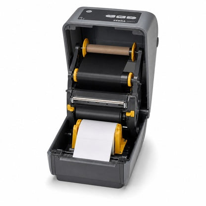Impresora Zebra ZD421T abierta con ribbon en rollo, núcleo de recogida y etiquetas correctamente instalados