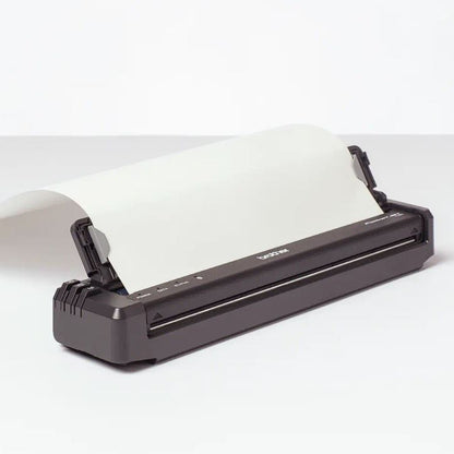 Detalle lateral de la Brother PJ-863 con conexión USB-C y botones